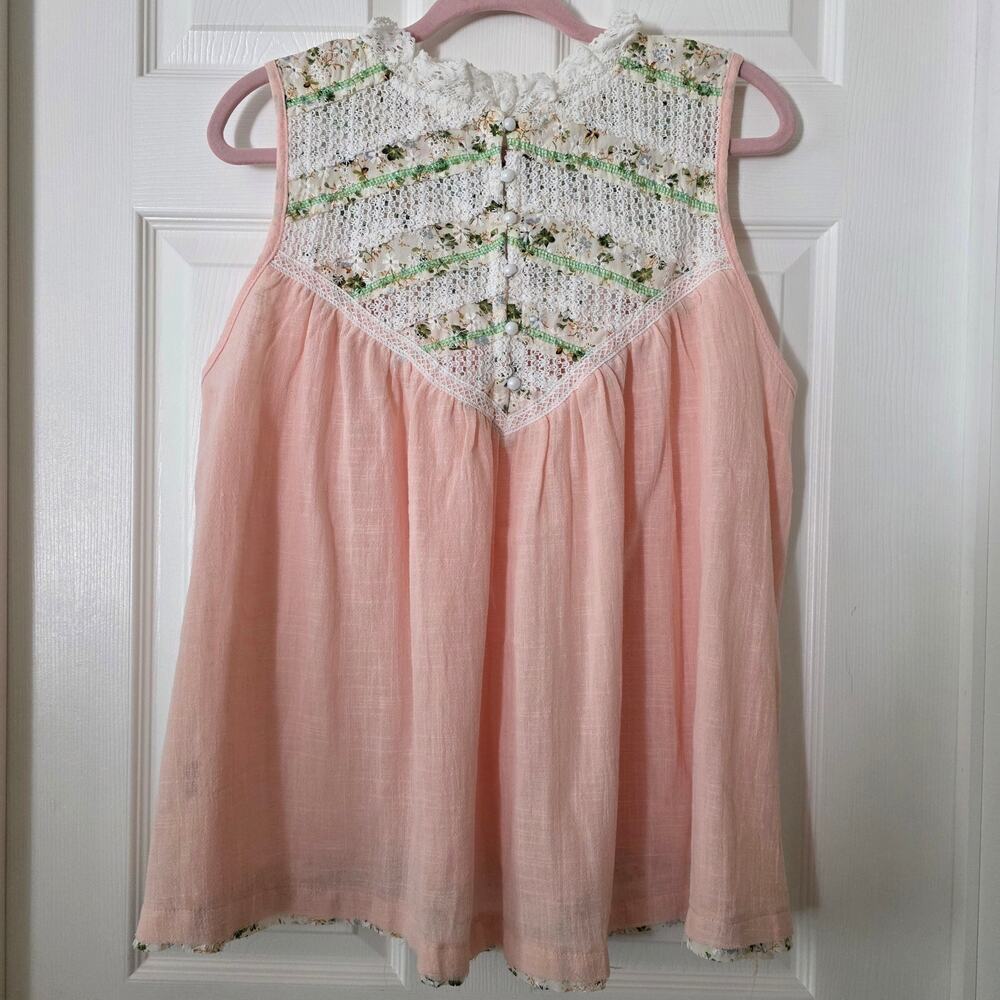 POL Whisperlace Garden Blouse in Tea Rose Blush Size Medium - Picture 2 of 10
